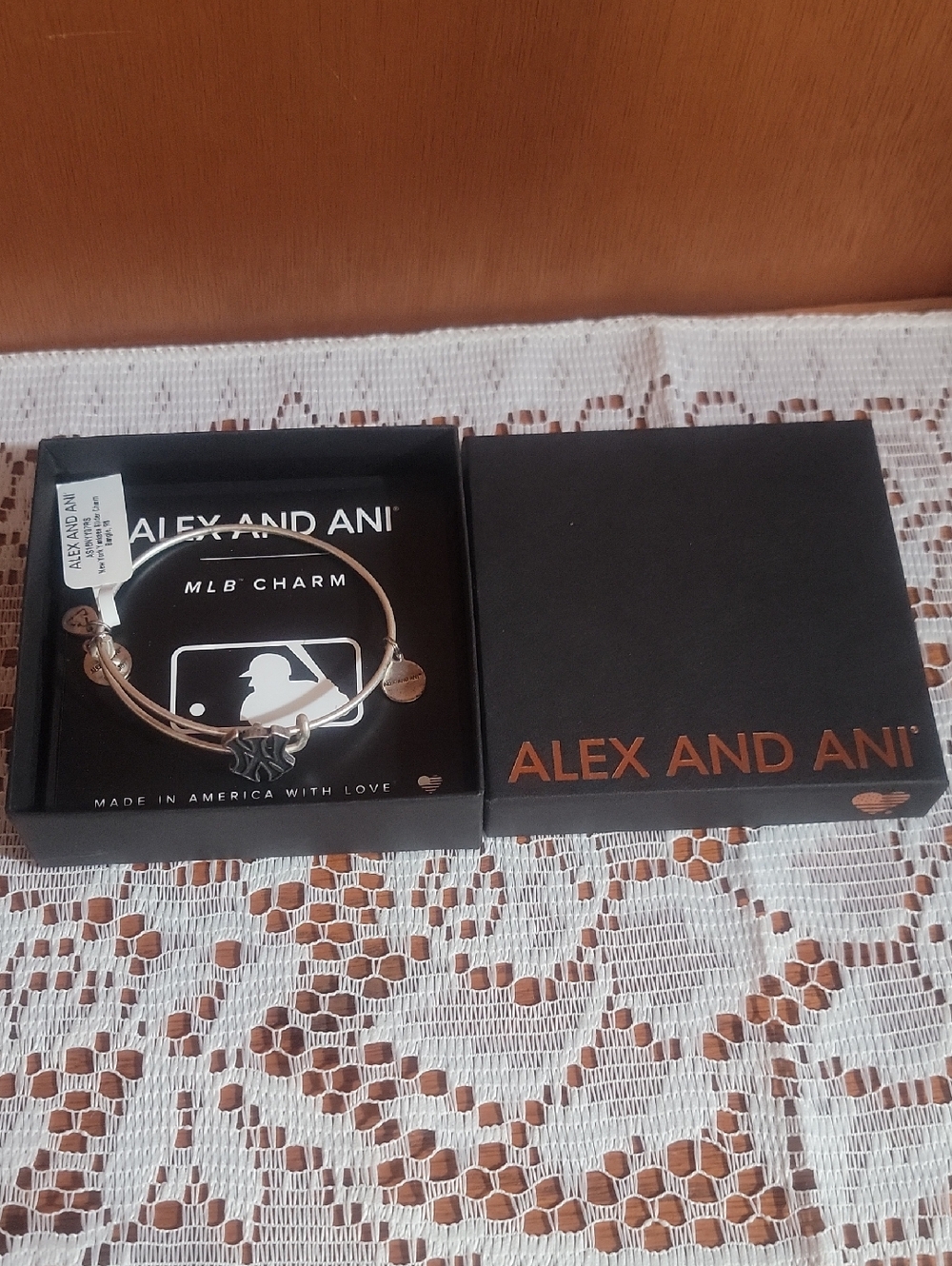 Alex and Ani  MLB Charm Bangle with Black Box ( New York Yankees)